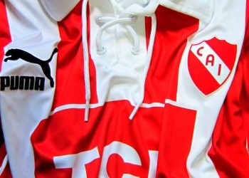 Se presentó la camiseta histórica | Foto web Independiente