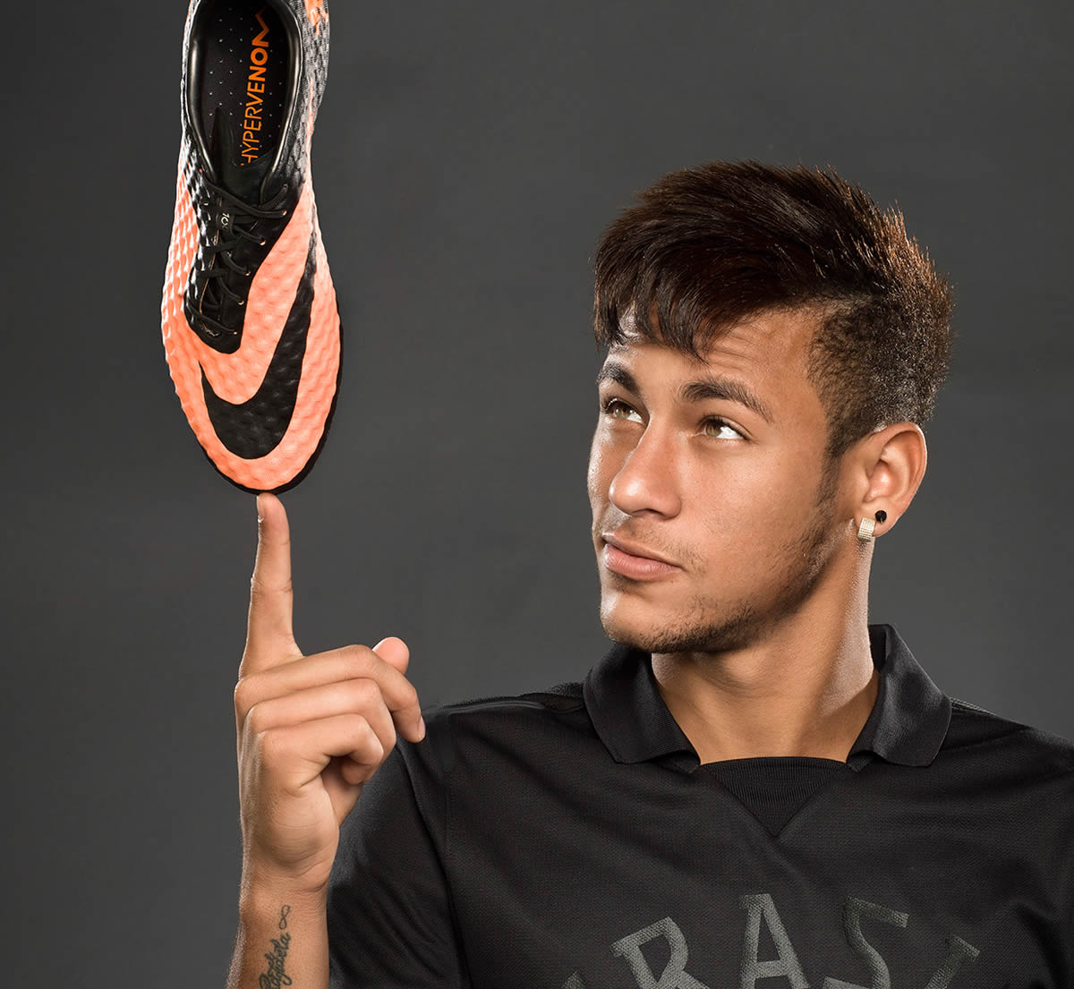 Neymar con los botines Hypervenom | Foto Nike