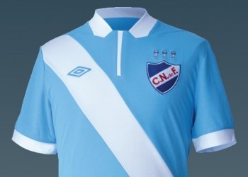 La camiseta celeste de Nacional de Uruguay | Foto Facebook Umbro