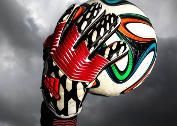 Los guantes Predator Zones | Foto Adidas