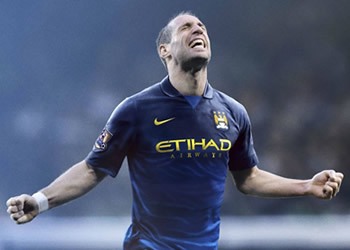 Pablo Zabaleta con la camiseta suplente del Manchester City | Foto Nike