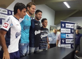 Nuevas camisetas de Quilmes | Foto Twitter @RomanSledz