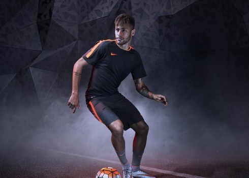 Neymar Jr con la nueva generación de los Hypervenom | Foto Nike