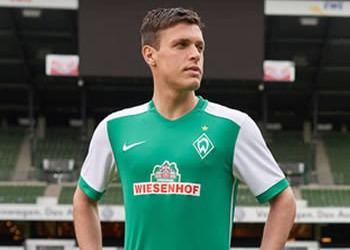 Junuzovic con la nueva camiseta titular de Werder Bremen | Foto web oficial