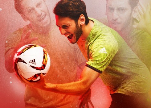 Hakan Calhanoglu con el nuevo balón | Foto Adidas