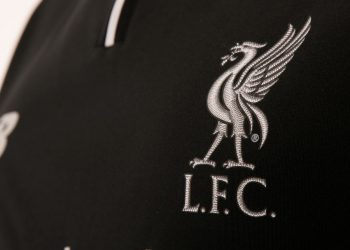 Camiseta suplente New Balance del Liverpool FC | Imagen Tienda Oficial