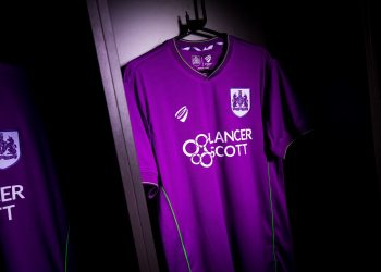 Camiseta suplente del Bristol City | Imagen Web Oficial
