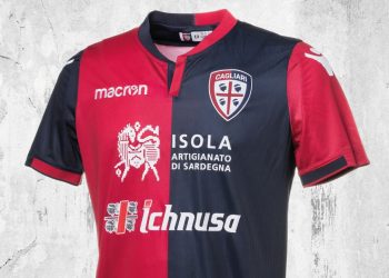 Nueva camiseta titular 2017-18 del Cagliari | Foto Web Oficial