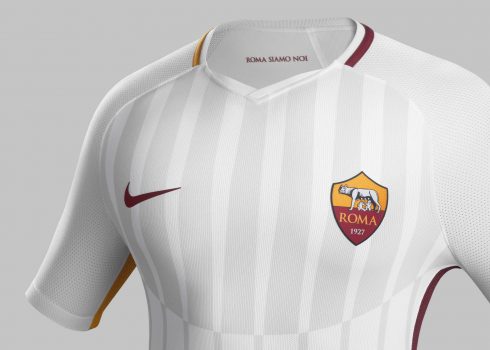 Camiseta suplente 2017-18 de la Roma | Foto Nike