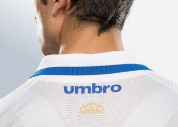 Camiseta suplente 2017-18 del Cruzeiro | Foto Umbro