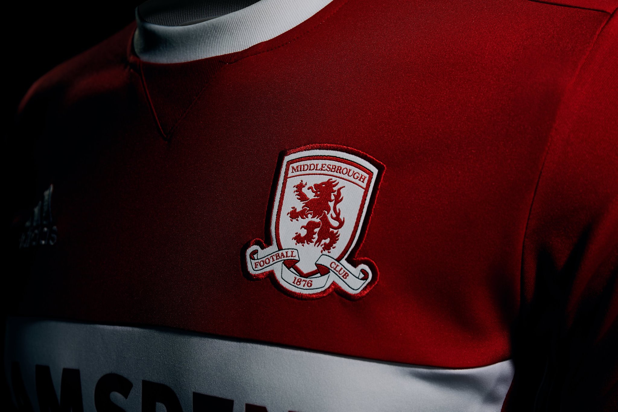 Nueva camiseta titular 2017-18 del Middlesbrough FC | Foto Web Oficial