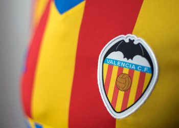 Nueva camiseta suplente 2017-18 del Valencia | Foto Web Oficial