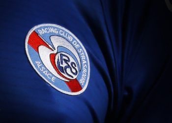 Camiseta titular Hummel del RC Strasbourg | Foto Web Oficial
