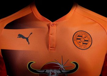 Camiseta suplente Puma del Reading FC | Foto Web Oficial