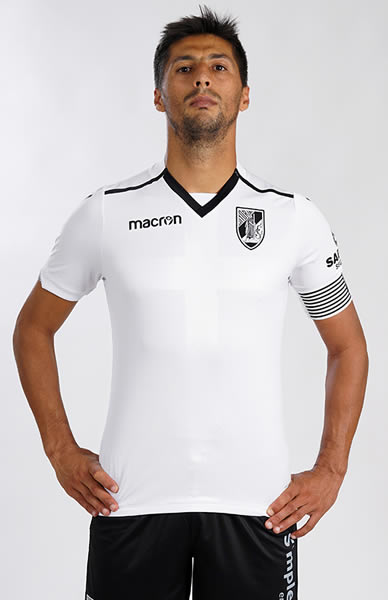 Camiseta titular Macron del Vitoria Sport Clube | Foto Web Oficial