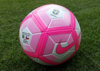 Balón rosa para el cotejo de Brasil y Chile | Foto CBF