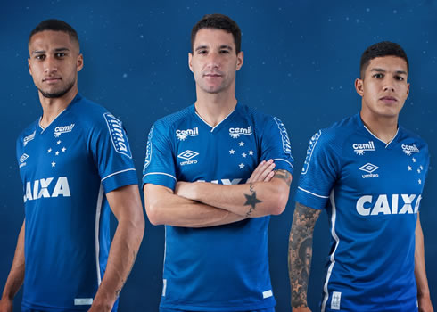 Nueva camiseta alternativa del Cruzeiro | Foto Umbro