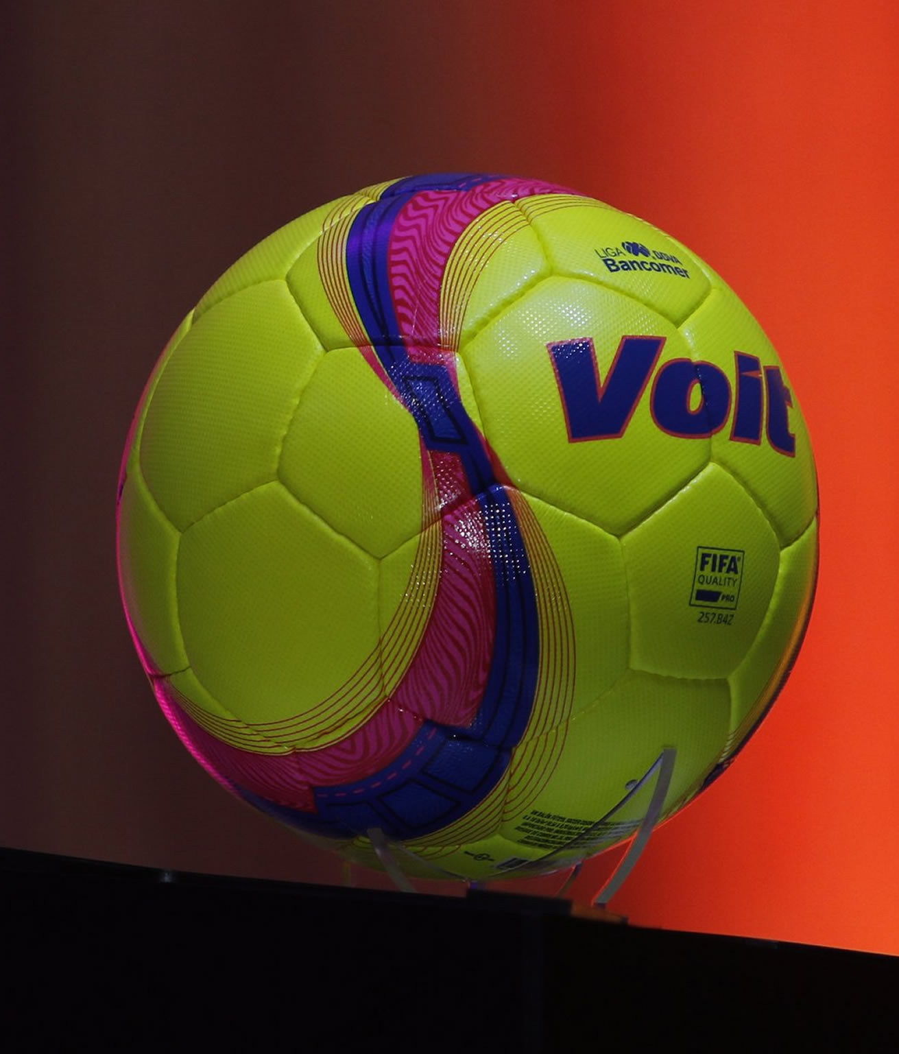 Balón oficial Voit Lummo Blaze Clausura 2018 Liga MX | Foto Web Oficial