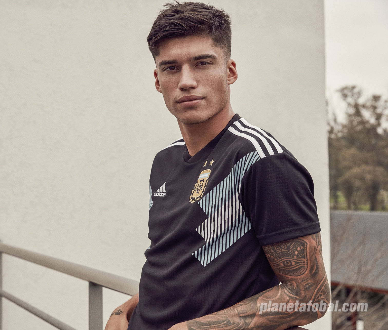 Joaquín Correa con la nueva camiseta suplente de Argentina | Foto Adidas