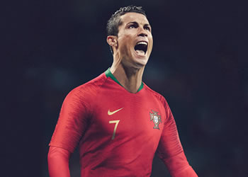 Cristiano Ronaldo con el kit titular | Foto Nike