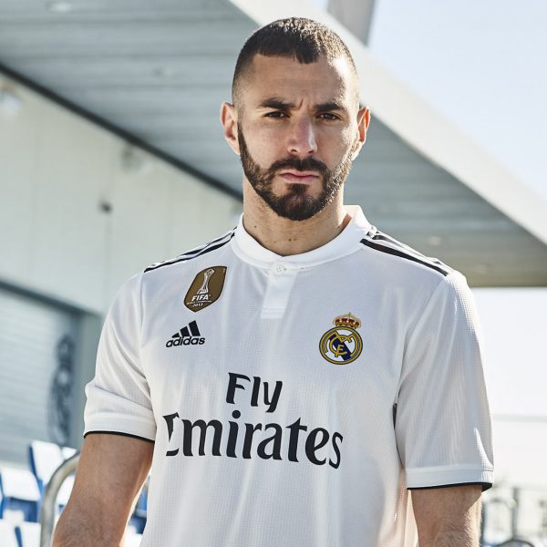 Karim Benzemá con la camiseta titular 2018/19 del Real Madrid | Imagen Adidas