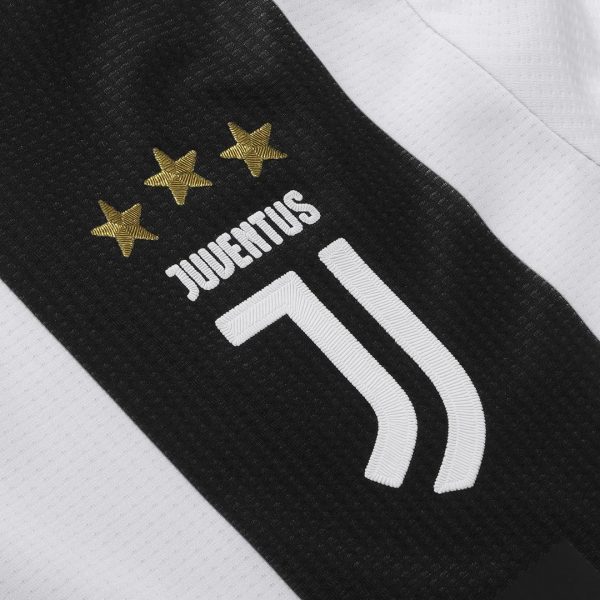 Camiseta titular 2018/19 de la Juventus | Imagen Web Oficial