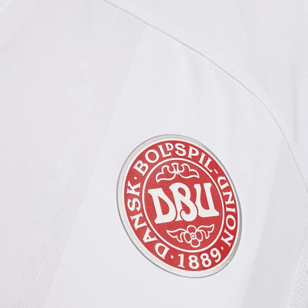 Camiseta suplente de Dinamarca Mundial 2018 | Foto Hummel