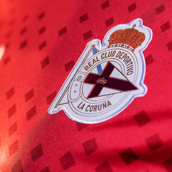 Camiseta "Noite Meiga" del Deportivo La Coruña | Imagen Facebook Oficial