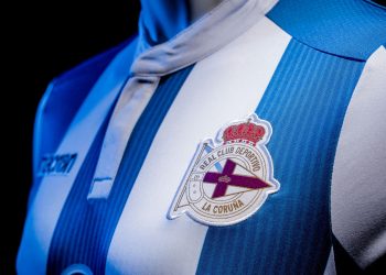 Camiseta titular Macron del Deportivo La Coruña | Imagen Twitter Oficial