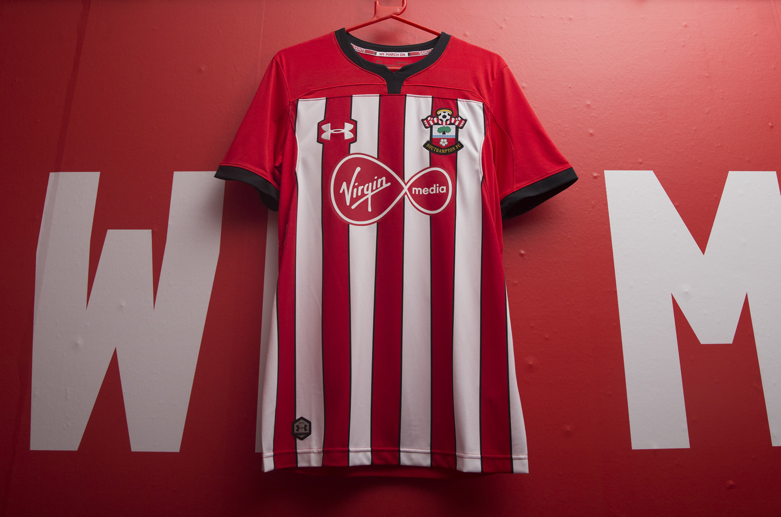 Camiseta titular Under Armour del Southampton 2018/19 | Foto Web Oficial