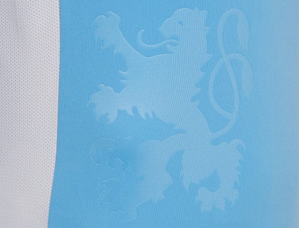 Camiseta titular 2018/19 del TSV 1860 München | Imagen Macron