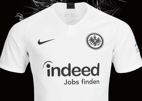 Camiseta suplente del Eintracht Frankfurt | Imagen Web Oficial