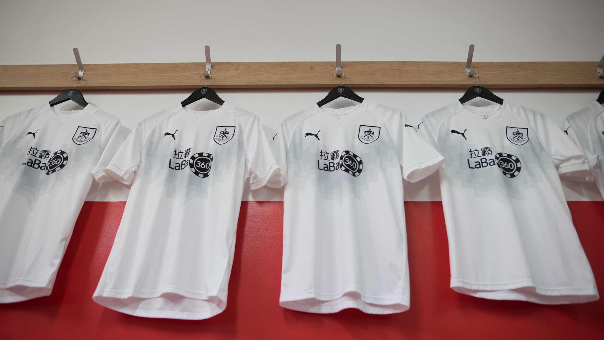 Tercera camiseta Puma del Burnley FC 2018/2019 | Imagen Web Oficial
