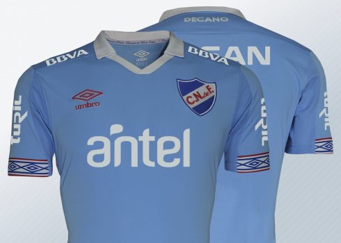 Camiseta celeste Umbro de Nacional 2018 | Imagen Twitter Oficial