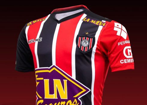 Camiseta titular 2018/19 de Chacarita Juniors | Imagen Kelme