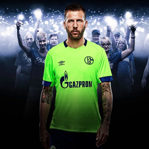 Tercera camiseta Umbro 2018/19 del Schalke 04 | Imagen Web Oficial
