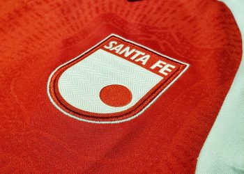 Camiseta titular Umbro 2019 de Santa Fe | Imagen Twitter Oficial
