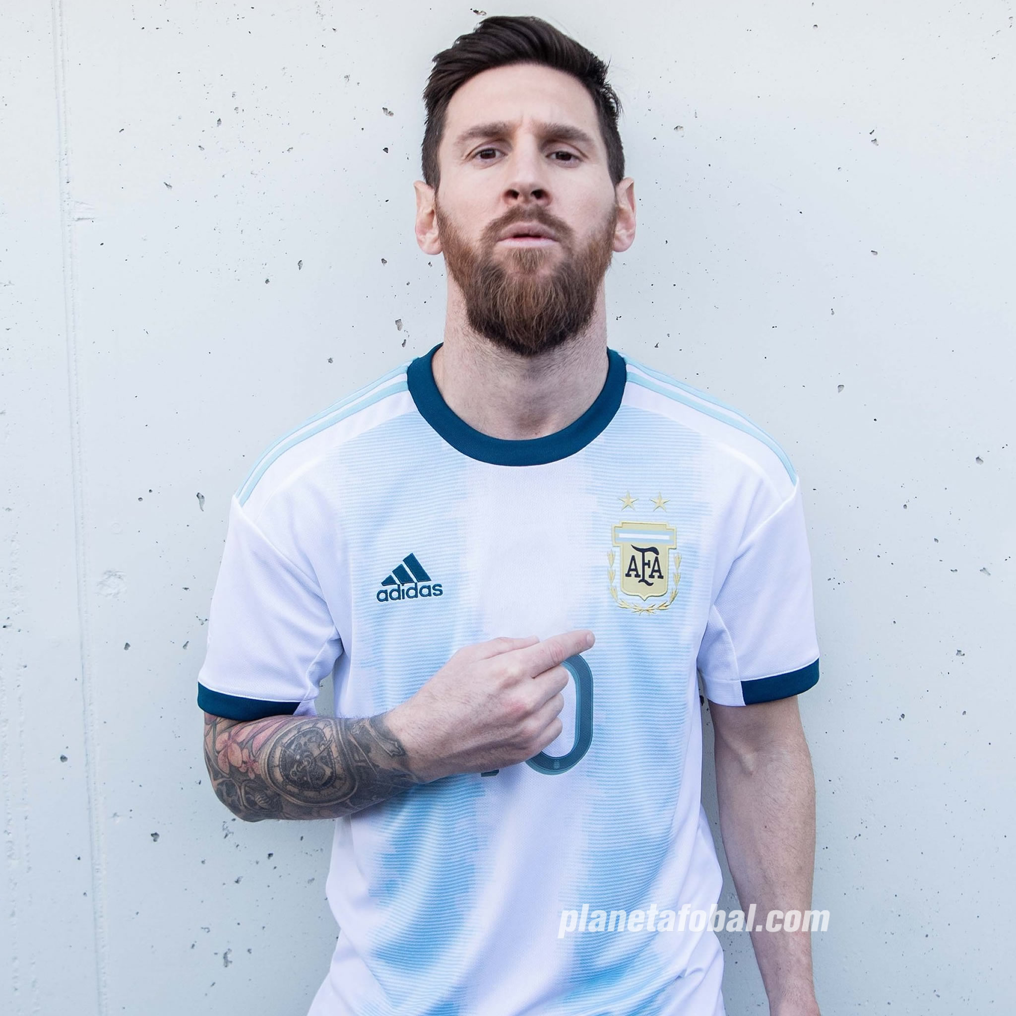 Lionel Messi con la nueva camiseta Adidas de Argentina Copa América 2019