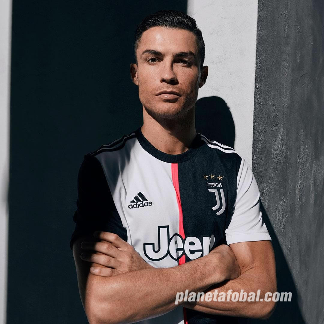 Cristiano Ronaldo con la nueva camiseta titular Adidas de la Juventus 2019/2020 | Imagen Web Oficial