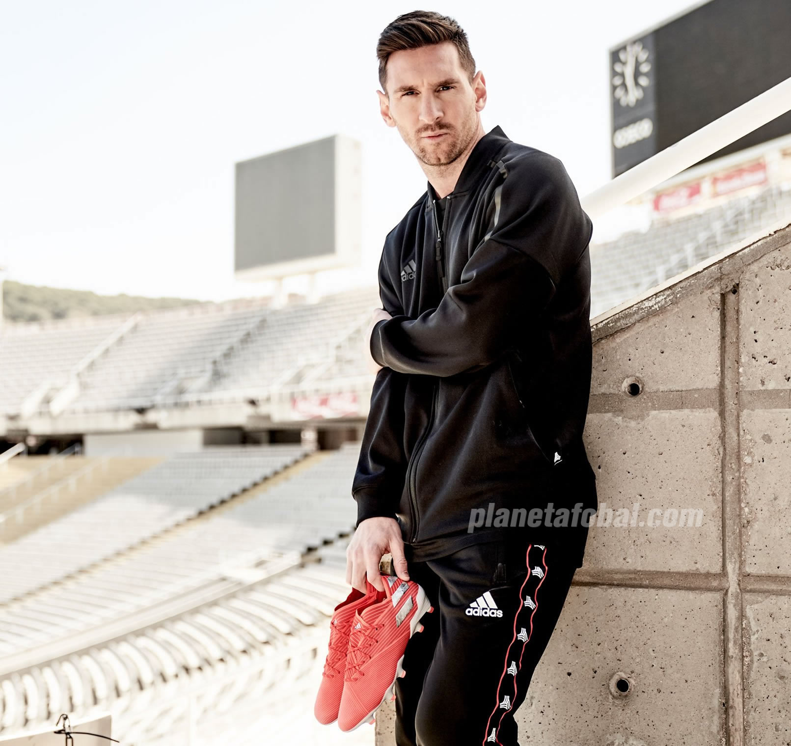 Lionel Messi con los nuevos botines Adidas NEMEZIZ 19 "302 Redirect" Pack