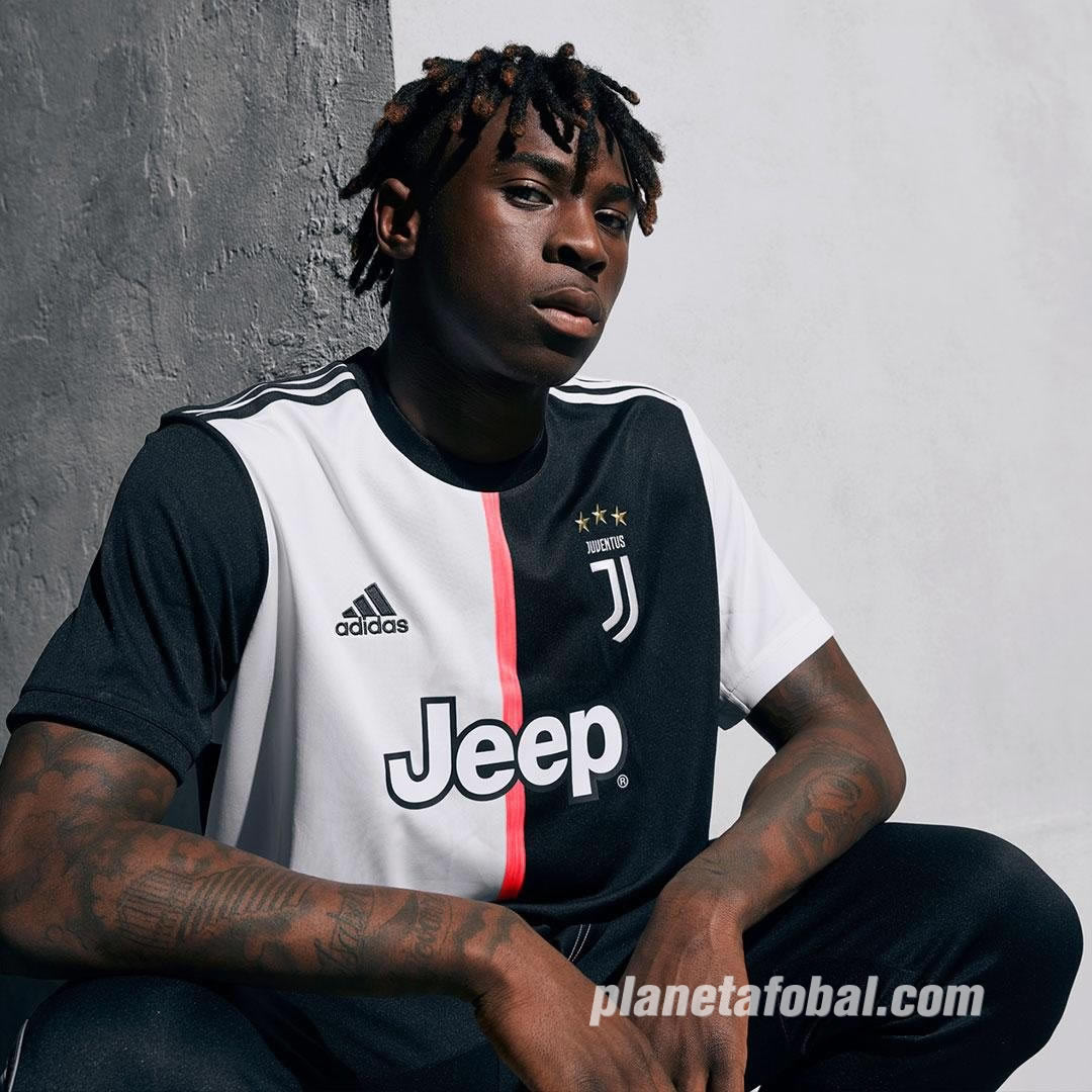 Moise Kean con la nueva camiseta titular Adidas de la Juventus 2019/2020 | Imagen Web Oficial