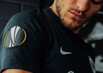 Camiseta Nike del Eintracht Frankfurt Europa League 2019/20 | Imagen Web Oficial