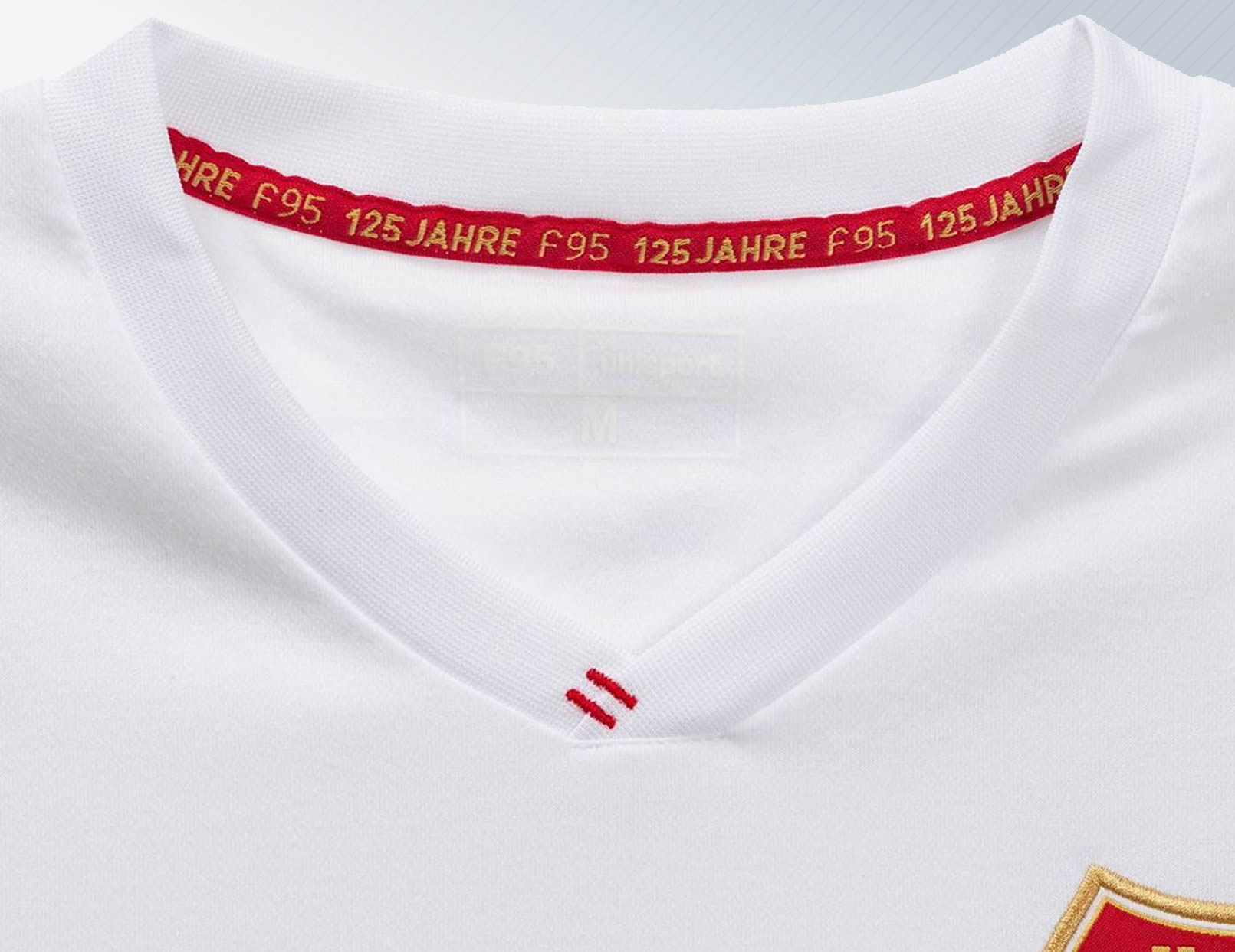 Detalle del cuelo de la camiseta "125 años" del Fortuna Düsseldorf | Imagen Web Oficial