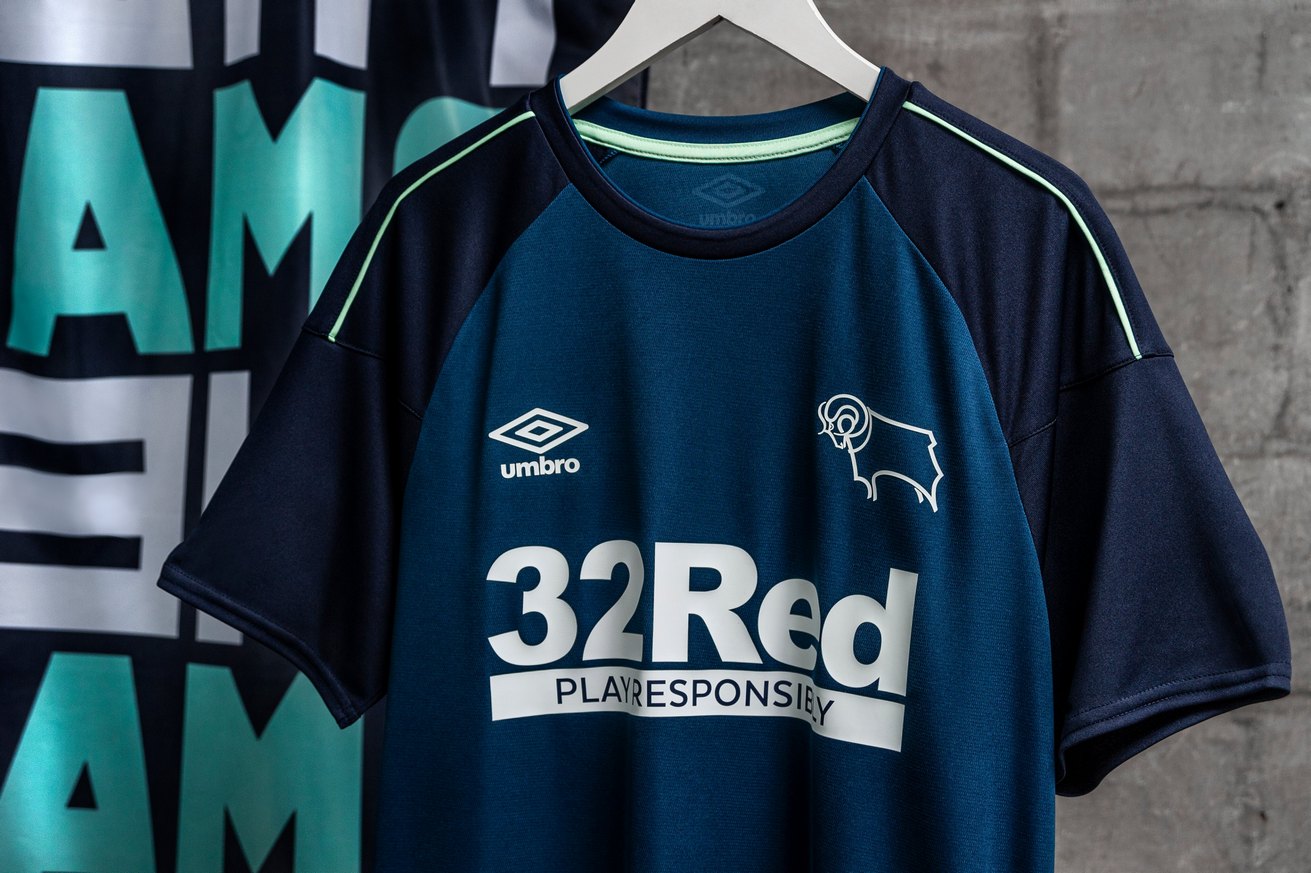 Camisetas Umbro del Derby County 2020/21 | Imagen Twitter Oficial