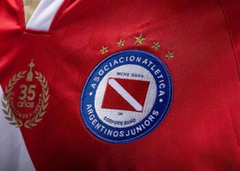 Camiseta titular de Argentinos Juniors 2020/21 | Imagen Umbro