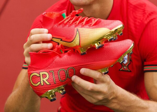 curso pasado colchón Botines Nike Mercurial de Cristiano Ronaldo «CR100»