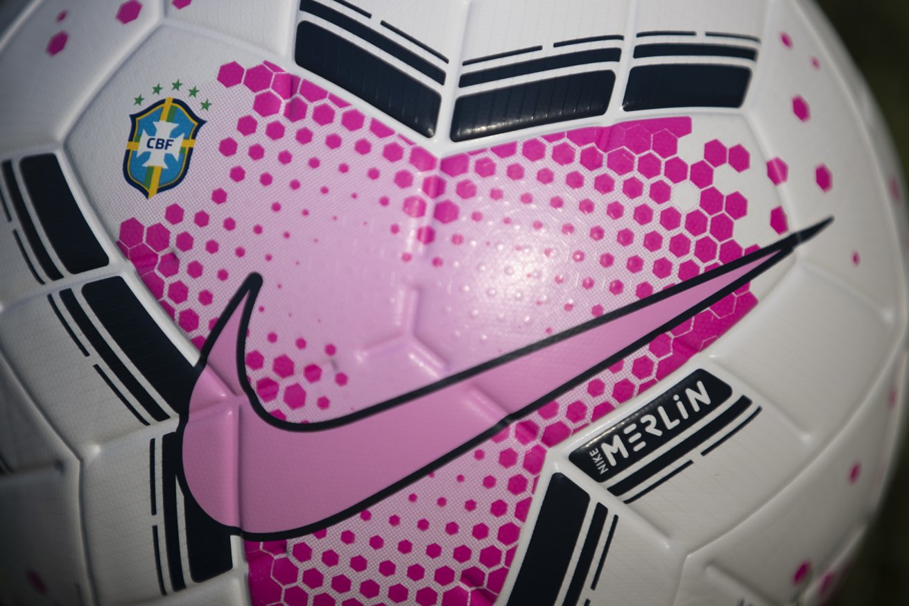 Balón Nike Merlin "Outubro Rosa" | Imagen CBF