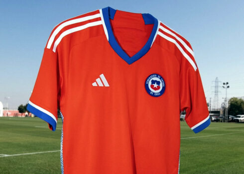 Camiseta local adidas de Chile 2022/23