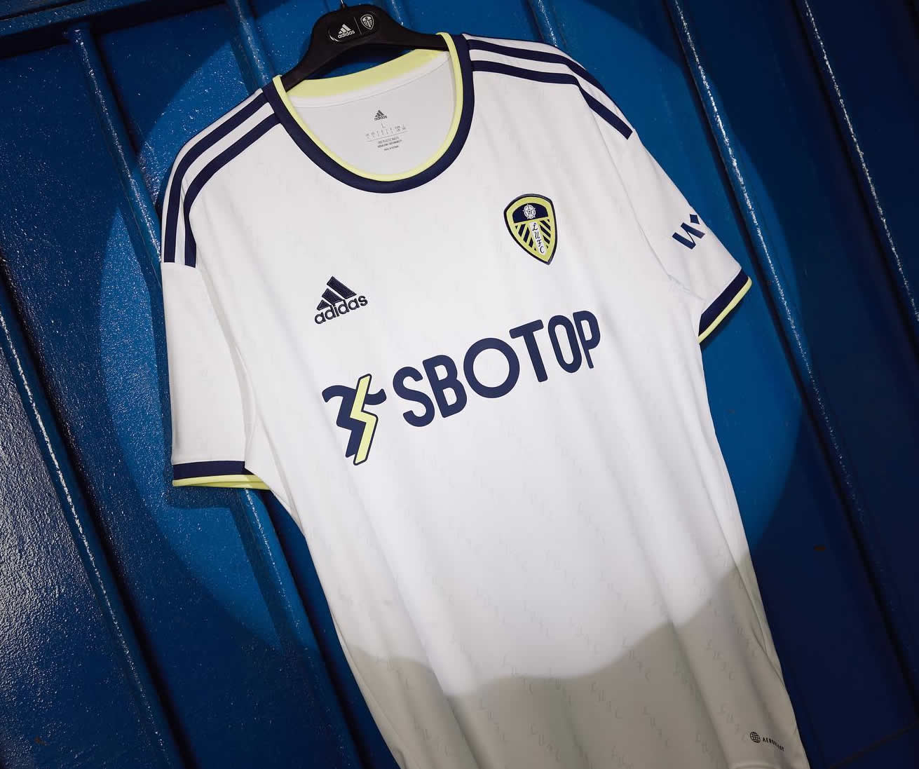 Camiseta adidas del Leeds United 2022/2023