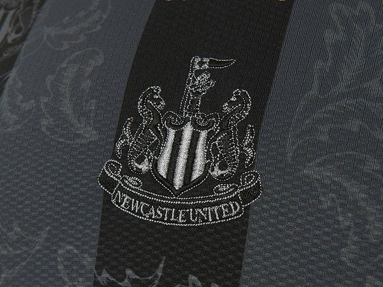 Camiseta Castore del Newcastle "130 Aniversario"